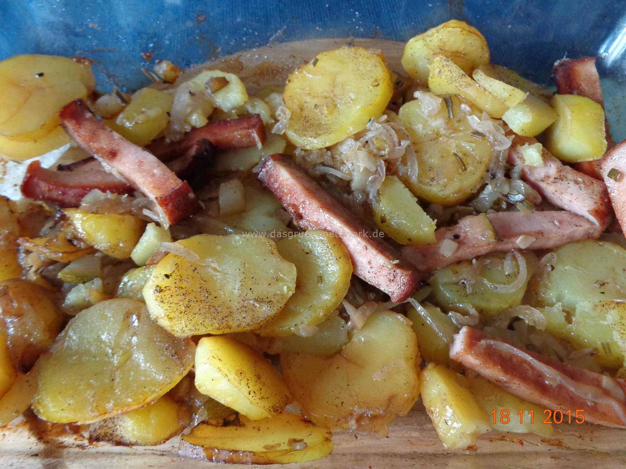 Kartoffel-Fleischkäse Auflauf mit Zuccini-Relish